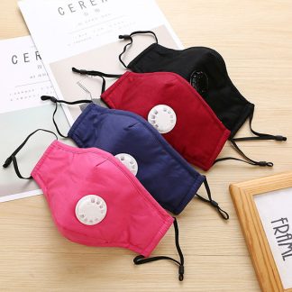 Facemask with breath buckle