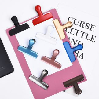 Metal paper clip